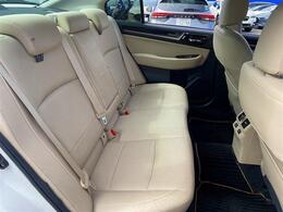 4WD・アイサイト・本革シート・ダイアトーンサウンドナビ・バックカメラ・フルセグ・DVD再生・Bluetooth・ETC・USB端子・シートヒーター・前後ソナー・レーンキープ・ACC・ドアバイザー