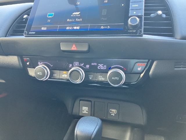 フルオートエアコン、運転席助手席シートヒーター