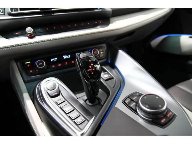 スムーズな発進やストレスのない加速を味わえるだけでなく走行モードの変更でそれぞれ違う一面を体感出来るので色々な場所を走りたくなります。