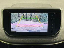 【バックカメラ】駐車時に後方がリアルタイム映像で確認できます。大型商業施設や立体駐車場での駐車時や、夜間のバック時に大活躍！運転スキルに関わらず、今や必須となった装備のひとつです！