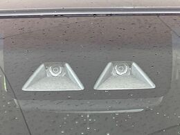 【スマートアシスト】走行中に前方の車両等を認識し、衝突しそうな時は警報とブレーキで衝突回避と被害軽減をアシスト。より安全にドライブをお楽しみいただけます。