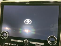 【14インチディスプレイオーディオ】画面内にオーディオ操作はもちろん、空調の調整機能なども盛り込んだ多機能なディスプレイオーディオです！スマートフォン連携はもちろん、車載ナビもお使いいただけます♪