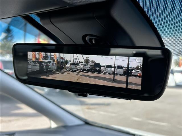 納車前に内外装のクリーニングをいたします。各種コーティング（別途有料）もご用意しておりますので、是非ご相談ください。