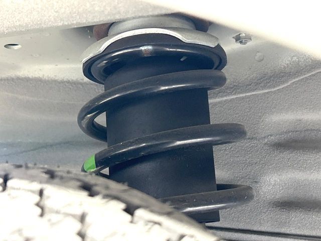 お車を安心してお乗りいただく為には、足回りの定期点検が欠かせません。サービスサポート（有償保証）では無料点検もご提供しており、安心のカーライフをお過ごしいただけるサポート体制が整っています。