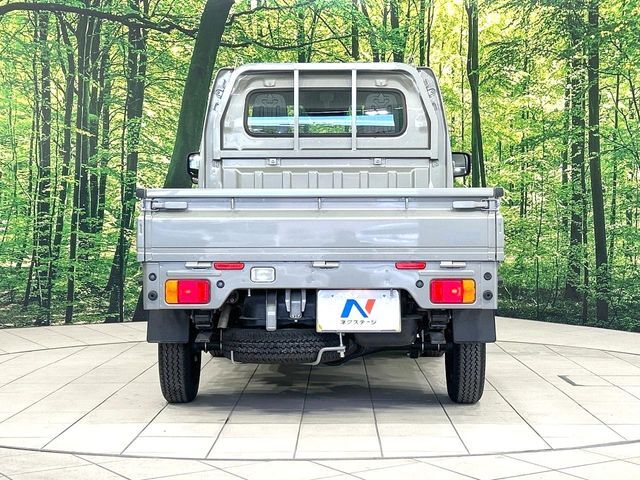 積み下ろしのしやすいデッキにはたっぷりと荷物を積み込んでいただけます。遊びから仕事まで、様々なシーンで頼れます♪