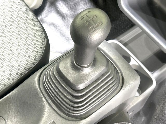 【フロア5速MT】5速MT！！自在な走行をお楽しみいただけます♪
