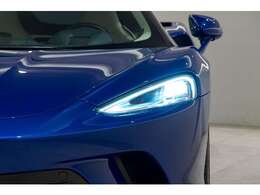 ポジショニングライトはMcLarenのスピードマークロゴをモチーフとしております。