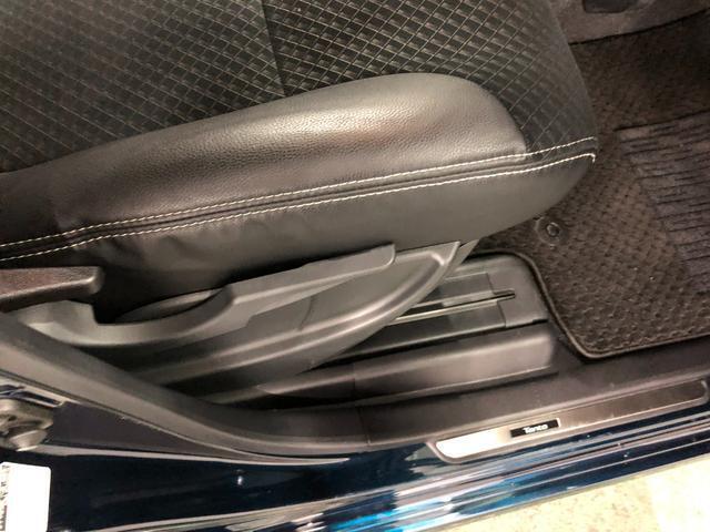痛みの出やすい運転席シートの角、フロアマット、座面、ともに良好です