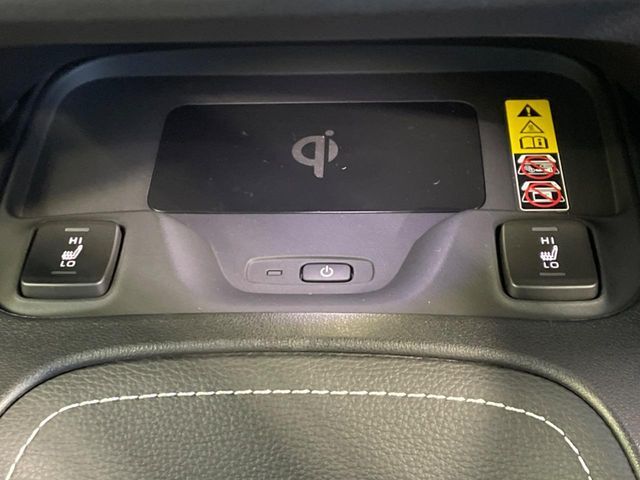 【シートヒーター】寒い日に重宝するシートヒーター！エアコンより早く温まってくれるので寒がりの人も安心ですね♪エアコンの温風は乾燥するから苦手、という方にもをおすすめです。