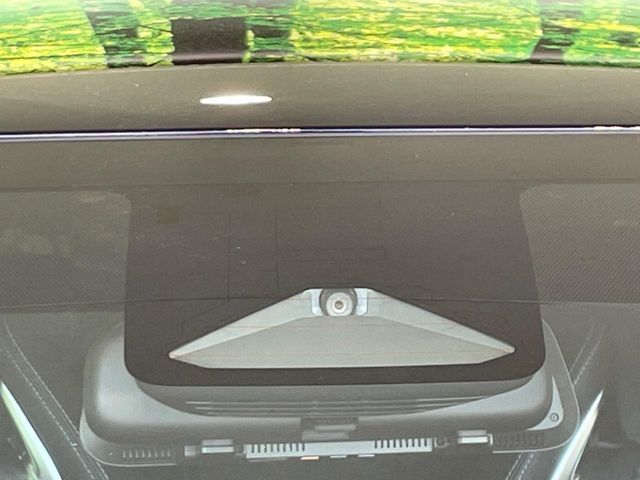 【トヨタセーフティセンス】走行中に前方の車両等を認識し、衝突しそうな時は警報とブレーキで衝突回避と被害軽減をアシスト。より安全にドライブをお楽しみいただけます。