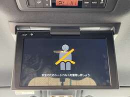 ◆【後席ディスプレイ（フリップダウンモニター）】後部座席からも、DVDや映画、ライブ映像、YouTube動画など様々な動画が楽しめ、ドライブが退屈しません！