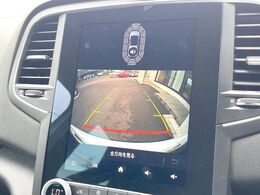 ●ガイドライン付きバックカメラ：不安な駐車もこれで安心！ガイドライン付きなので狭い箇所での駐車もラクラクです！