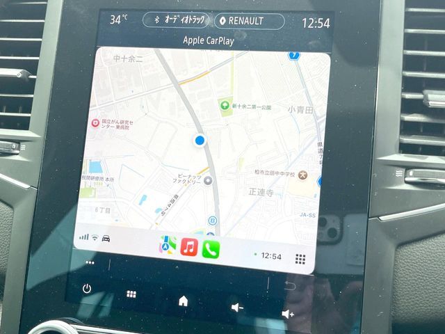●Apple　Car　Play：スマホとの有線接続で、ナビ・オーディオ再生などスマホのアプリ機能が画面でも使える便利機能です！