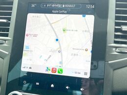 ●Apple　Car　Play：スマホとの有線接続で、ナビ・オーディオ再生などスマホのアプリ機能が画面でも使える便利機能です！