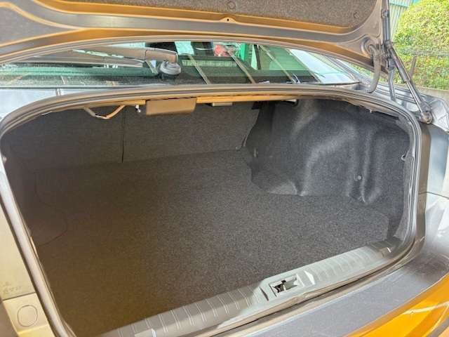 意外に広いトランクルーム！奥行きもあってゴルフバックも積めますし、大きな荷物も収納できます！