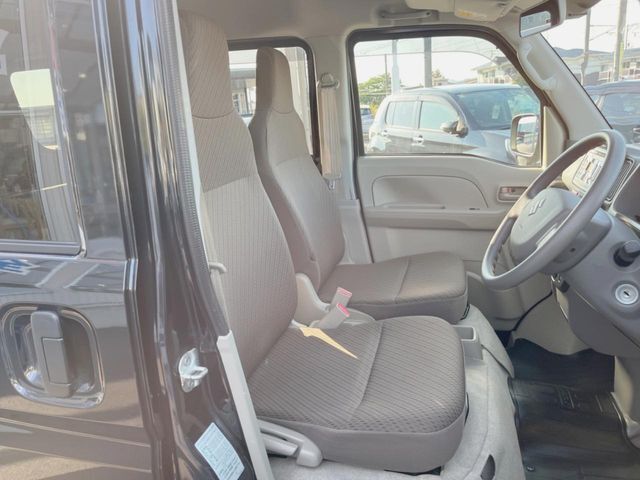 運転席シート廻りは使用感も少なく、良好な状態となっています。丁寧に使われていたことがよくわかりますね。