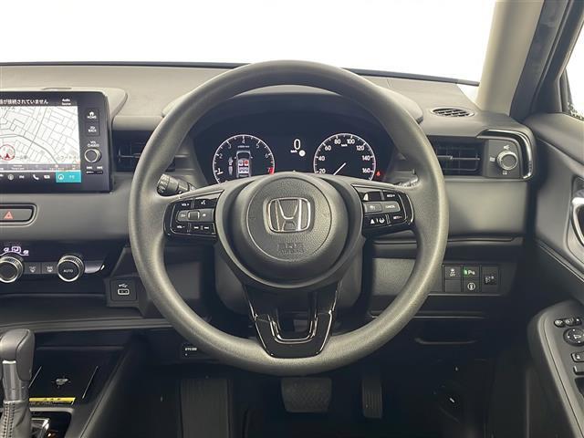 【ステアリング】軽い力で扱いやすいハンドルです。目立つ傷やスレなどなく綺麗な状態です！除菌プランいれていただくとさらに快適に！清潔なお車はお子様にも安心ですね！