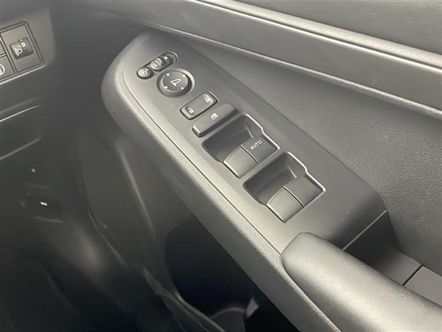 【窓操作部】軽い力で、窓を開けたり閉めたりすることができます！掲載箇所以外にご希望の写真がございましたら、お気軽にお問い合わせ下さい！メールや郵送でお送りさせていただきます。