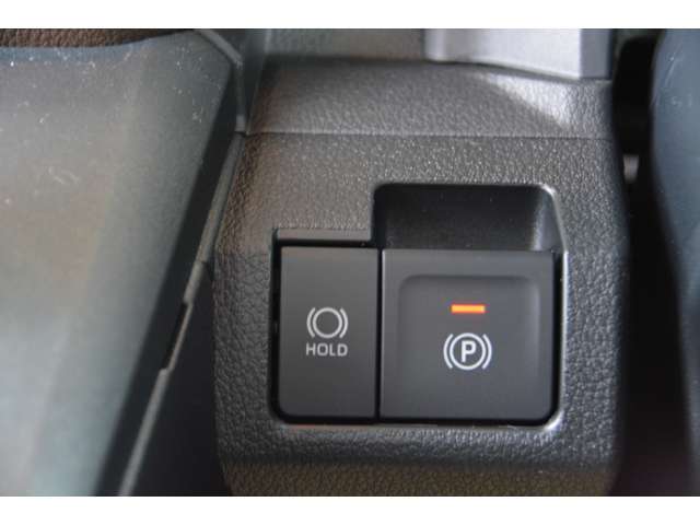 電動パーキングブレーキ、オートブレーキホールド機能が付いています。