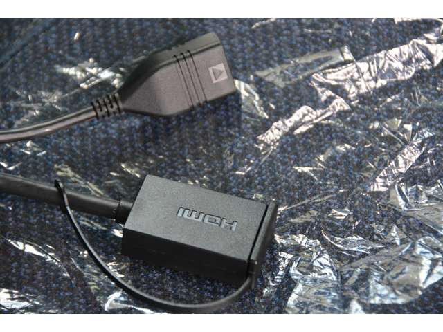 オプションのHDMIケーブル、USBケーブルも付属し、スマホの音楽再生や、動画再生も可能！