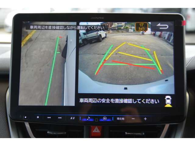 全方位パノラマモニターが付いています！ボタンでトップ＆リヤビューや、レフトサイド＆リヤビューに切り替えできます。ハンドル切れ角対応のガイドラインも表示されます。