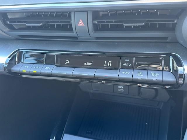 ◆オートエアコン【車内温度を感知して自動で温度調整をしてくれるのでいつでも快適な車内空間を作りあげます。】