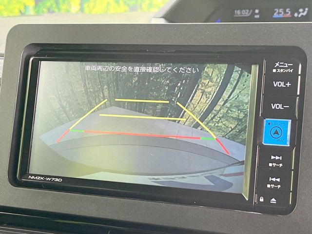 【バックカメラ】駐車時に後方がリアルタイム映像で確認できます。大型商業施設や立体駐車場での駐車時や、夜間のバック時に大活躍！運転スキルに関わらず、今や必須となった装備のひとつです！