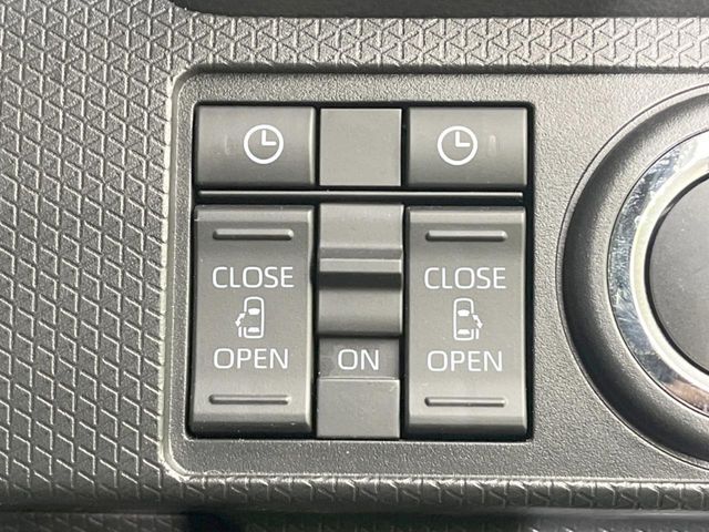 【両側パワースライドドア】スマートキーや運転席のスイッチで後席両側スライドドアの開閉が可能♪電動だから力を入れてドアを開ける必要が無く、小さなお子様でも簡単に開け閉めでき快適です♪
