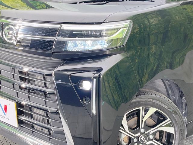 【LEDヘッドライト】悪天候や夜間走行時も良好な視界を確保し安心して運転できる高輝度LEDヘッドライトを装備！点灯速度が早く、消費電力も抑えられています。