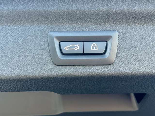 LIBERALAでは輸入車でも最長10年間の保証がご選択頂けます。「中古車は不安」というお客様の声にお応えし、お客様の安心安全のために業界最長の保証を実現致しました。