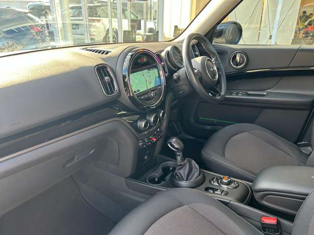 販売車輌は全て修復歴無し車両のみ。お乗りいただいてからもご安心いただける、月額保証もご用意しております。