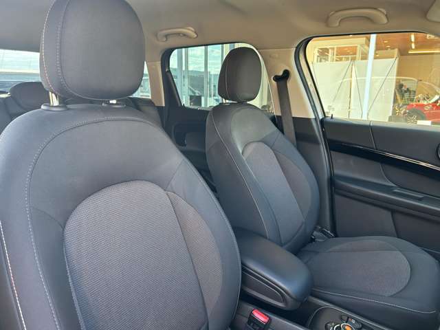 販売車輌は全て修復歴無し車両のみ。お乗りいただいてからもご安心いただける、月額保証もご用意しております。