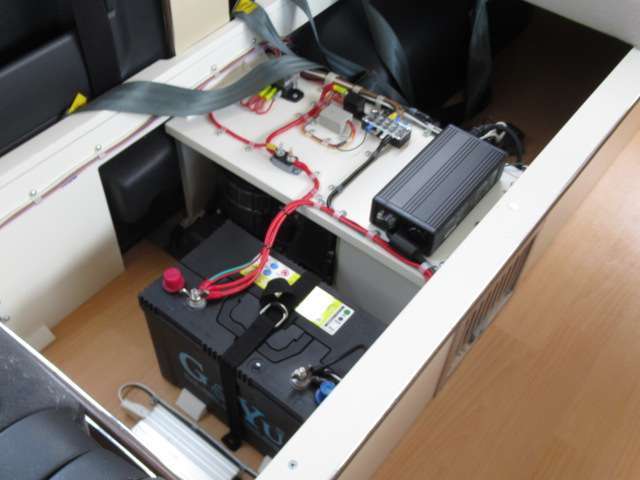 サブバッテリー、走行充電、外部充電♪追加架装お任せください♪