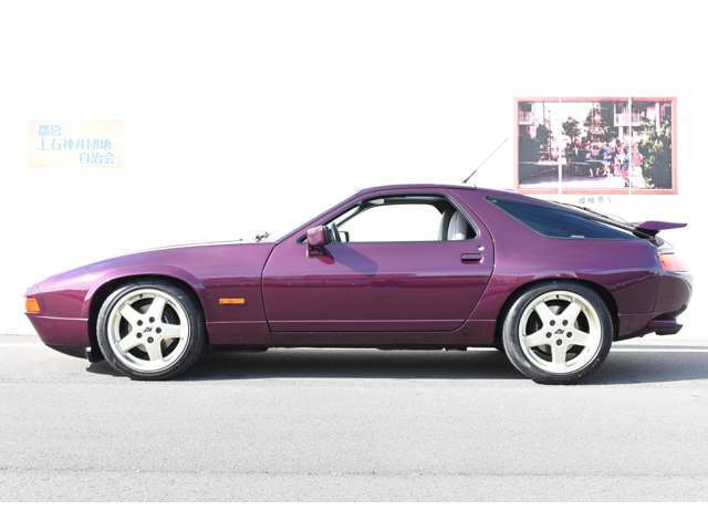 ポルシェ 928 S4 赤 1991年式 限定品 Auto Bild】真のカルトポルシェ「ポルシェ 928 S4 Clubsports
