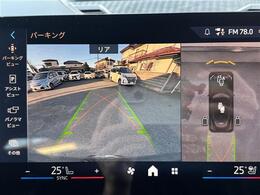 【全方位モニター】まるでクルマを真上から見下ろしたかのような視点で駐車をサポートします！クルマの斜め後ろや真横など、前後左右の4つのカメラの映像が合成されて、モニターに映し出されます。