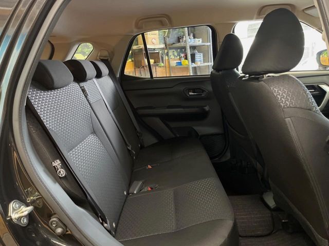 後部座席も気になるようなキズ・汚れやへたり等、大きなダメージはなく、良好な状態です。