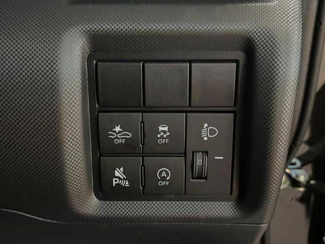 【スマートアシスト】走行中に前方の車両等を認識し、衝突しそうな時は警報とブレーキで衝突回避と被害軽減をアシスト。より安全にドライブをお楽しみいただけます。