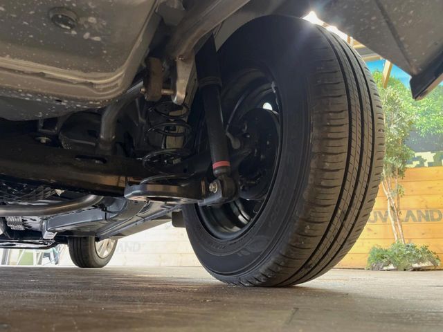 お車を安心してお乗りいただく為には、足回りの定期点検が欠かせません。サービスサポート（有償保証）では無料点検もご提供しており、安心のカーライフをお過ごしいただけるサポート体制が整っています。