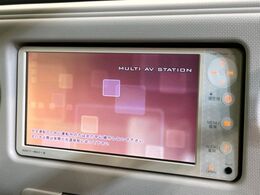 【純正ナビ】人気の純正ナビを装備しております。ナビの使いやすさはもちろん、オーディオ機能も充実！キャンプや旅行はもちろん、通勤や買い物など普段のドライブも楽しくなるはず♪