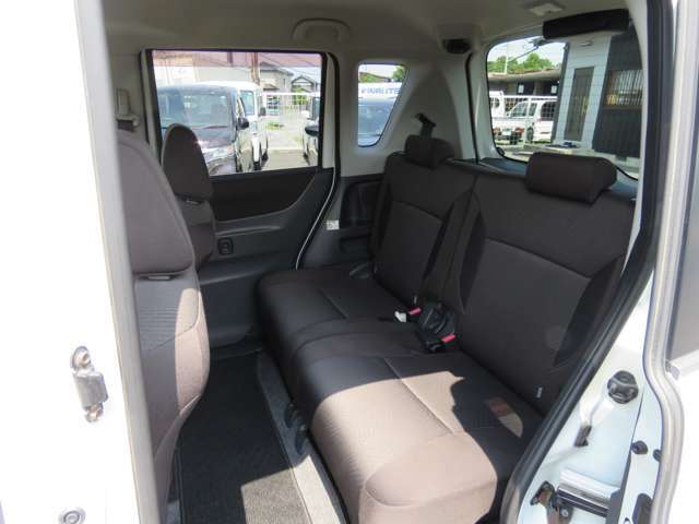 後部座席画像になります！！ゆったり座れます！！