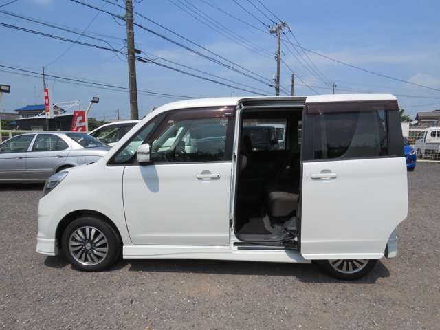 両側パワースライドなので風の強い日に隣の車などに誤ってドアをぶつけてしまう心配もありません！！またお荷物の出し入れやご年配の方や小さなお子様の乗り降りも楽々です！！