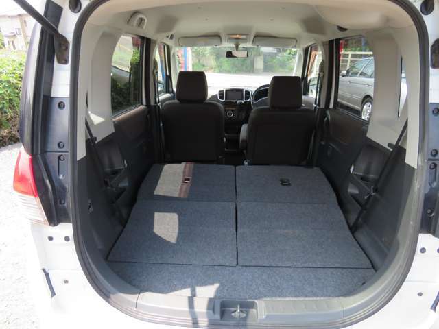 後部座席倒せますので大きな荷物も楽々積むことができます！！
