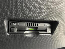 【ETC】有料道路を利用する際に料金所で停止することなく通過できる、ETC車載器（ノンストップ自動料金収受システム機器）が装備されています。セットアップを行うことで利用可能になります。