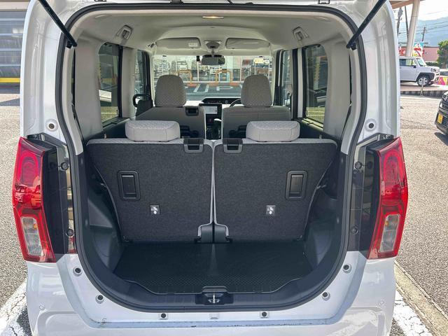 ラゲッジルームも充分なスペースを確保しております