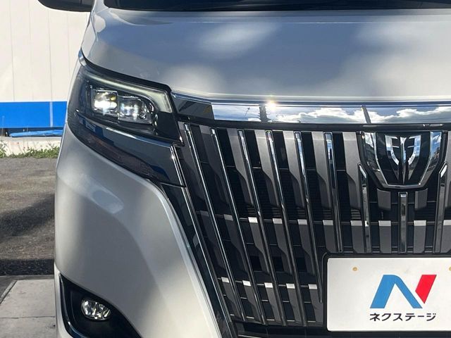 【LEDヘッドライト】悪天候や夜間走行時も良好な視界を確保し安心して運転できる高輝度LEDヘッドライトを装備！点灯速度が早く、消費電力も抑えられています。