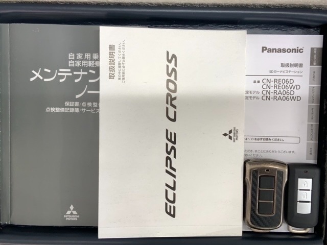 スマートキーは鍵をバッグに入れたままでもドアロックの開閉やエンジンのON・OFFができます。夜間や雨の日も鍵を探さなくて良いので便利です。