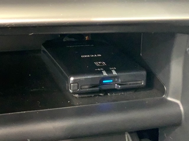 いまや快適なカーライフに欠かせないETCが付いています。