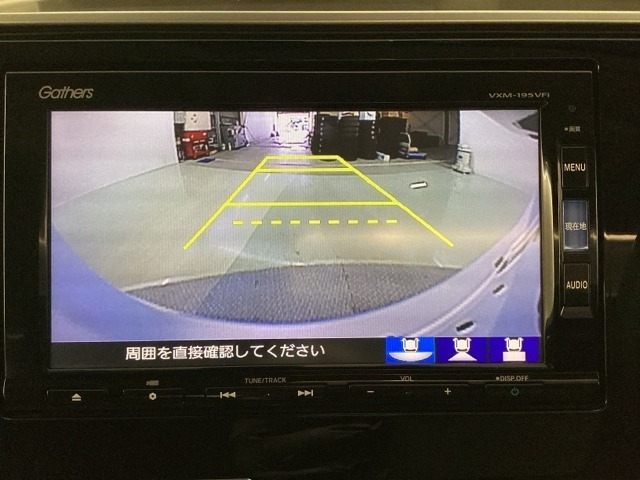 バックをするとき自動でリアの様子が映る『リアカメラ』付き！　画面で確認しながらバックが出来るので駐車の時も安心です。