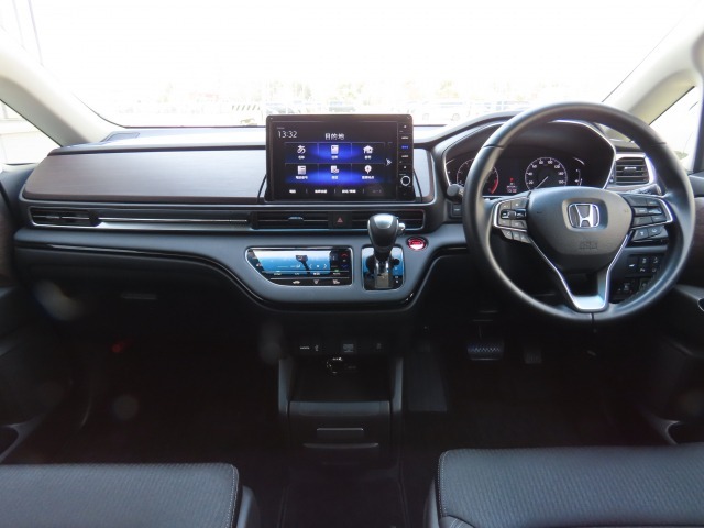 広びろとした視界が運転にゆとりを広げます