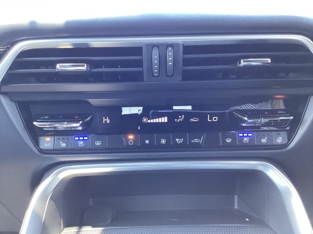 シートベンチレーションは熱のこもりを吸い出し、暑い季節でも快適な運転環境を提供します！